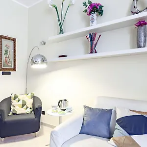 Hostly-volturno Apartment-center Of , Roma Italia
